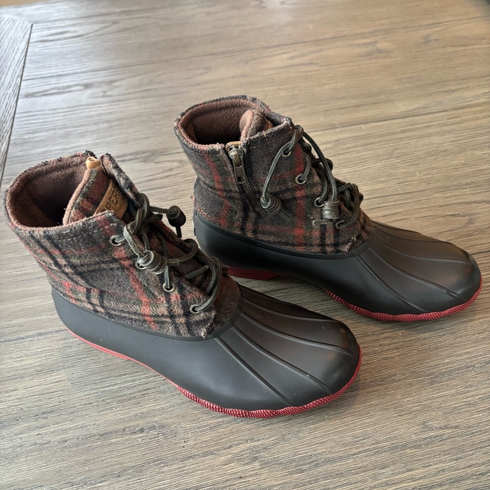 Sperry Topsider Women's Black and Red Plaid Duck Boots - 8